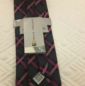 GEOFFREY BEENE Men's Black/Pink 100% Silk Tie